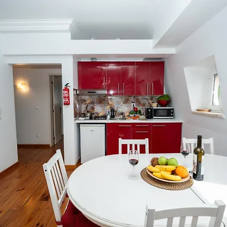 2-Bedroom Apartment With Open Terrace In Central Lisbon *