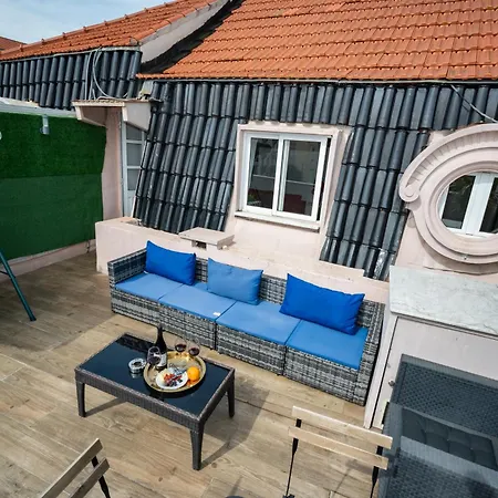 아파트 2-bedroom 2 Double Bed 1 Sofa Bed With Open Terrace In *