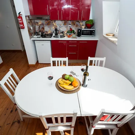 아파트 2-bedroom 2 Double Bed 1 Sofa Bed With Open Terrace In 리스본