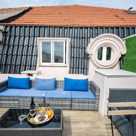 아파트 2-bedroom 2 Double Bed 1 Sofa Bed With Open Terrace In
