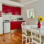 2-Bedroom Apartment With Open Terrace In Central Lisbon Apartman *