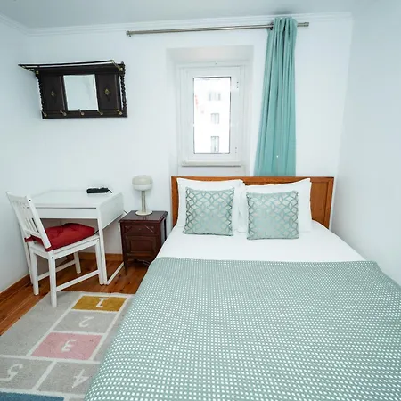 2-Bedroom Apartment With Open Terrace In Central Lisbon Apartman