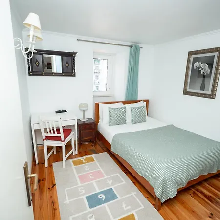 2-Bedroom Apartment With Open Terrace In Central Lisbon *